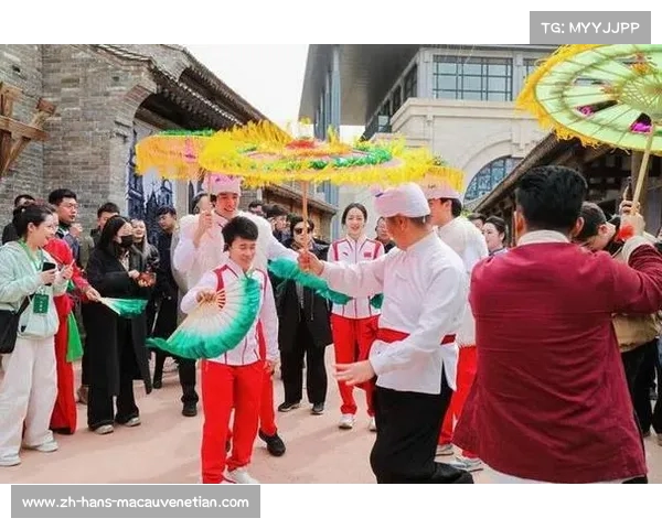 延安奥运冠军巡回宣讲活动 孙佳俊展现陕北安塞腰鼓激情表演 延安奥运冠军巡回宣讲活动 孙佳俊展现陕北安塞腰鼓激情表演